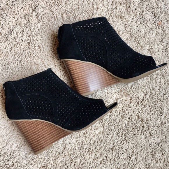 moda spana wedge